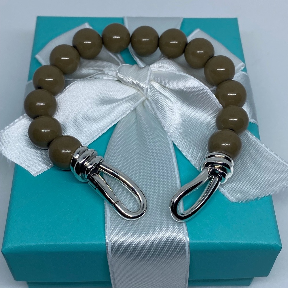 Elegant Brown Beaded Bracelet - Picture 2 of 4